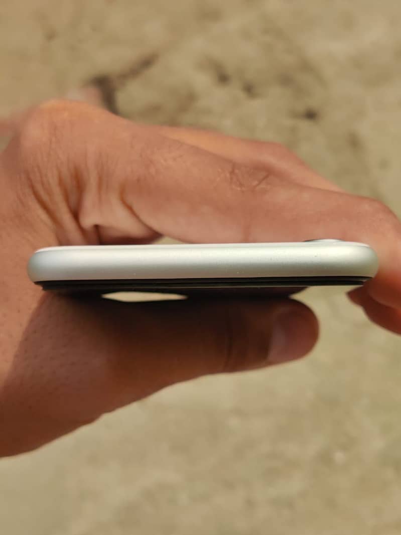 Apple iPhone SE 2 3