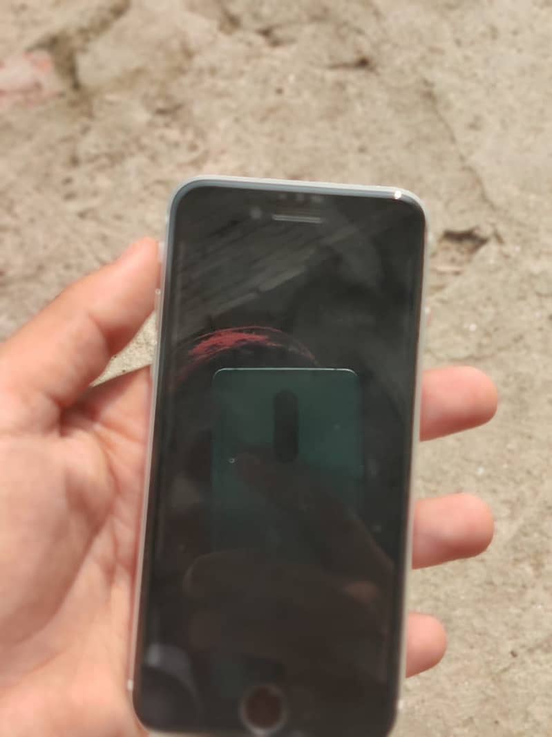 Apple iPhone SE 2 4