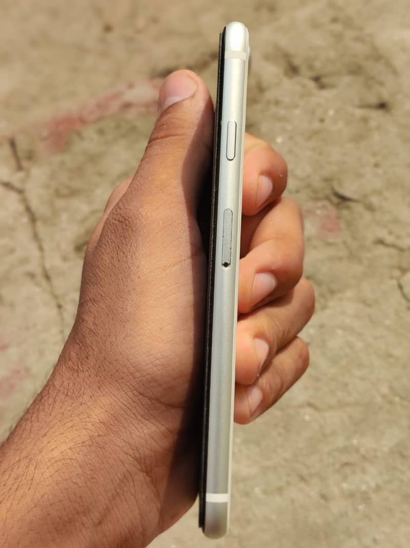 Apple iPhone SE 2 6