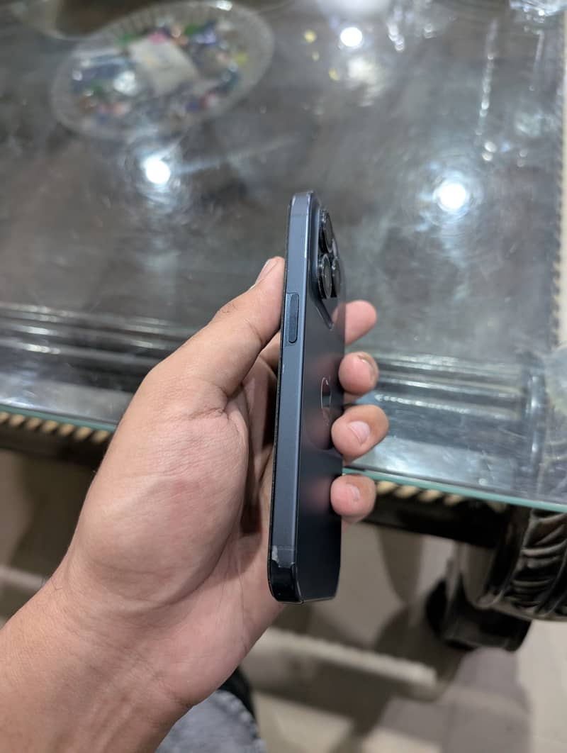 Apple iPhone 15 Pro 2