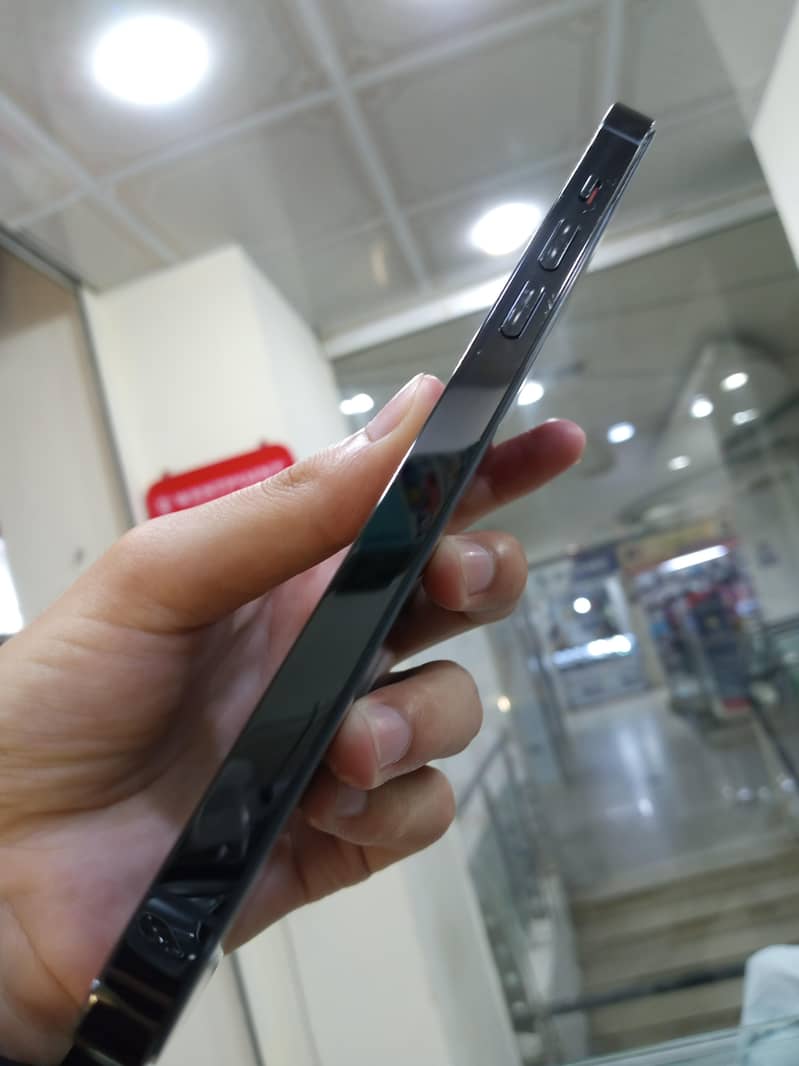 Apple iPhone 14 pro max 2