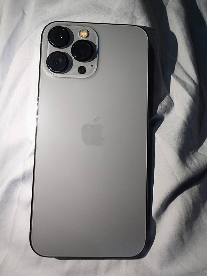 Apple iPhone 13 Pro Max 1