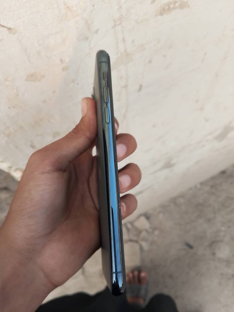 Apple iPhone 11 Pro Max 2