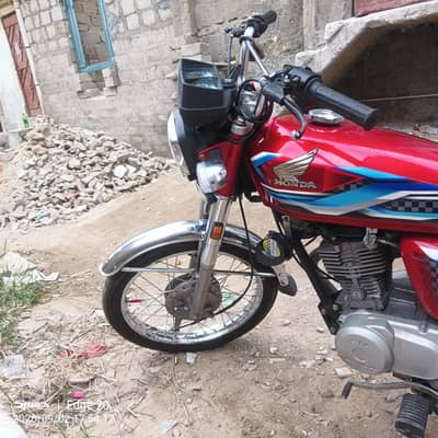 bilkul new bike chla lo AP our is bike ko chalalo 10 by 10 condition
