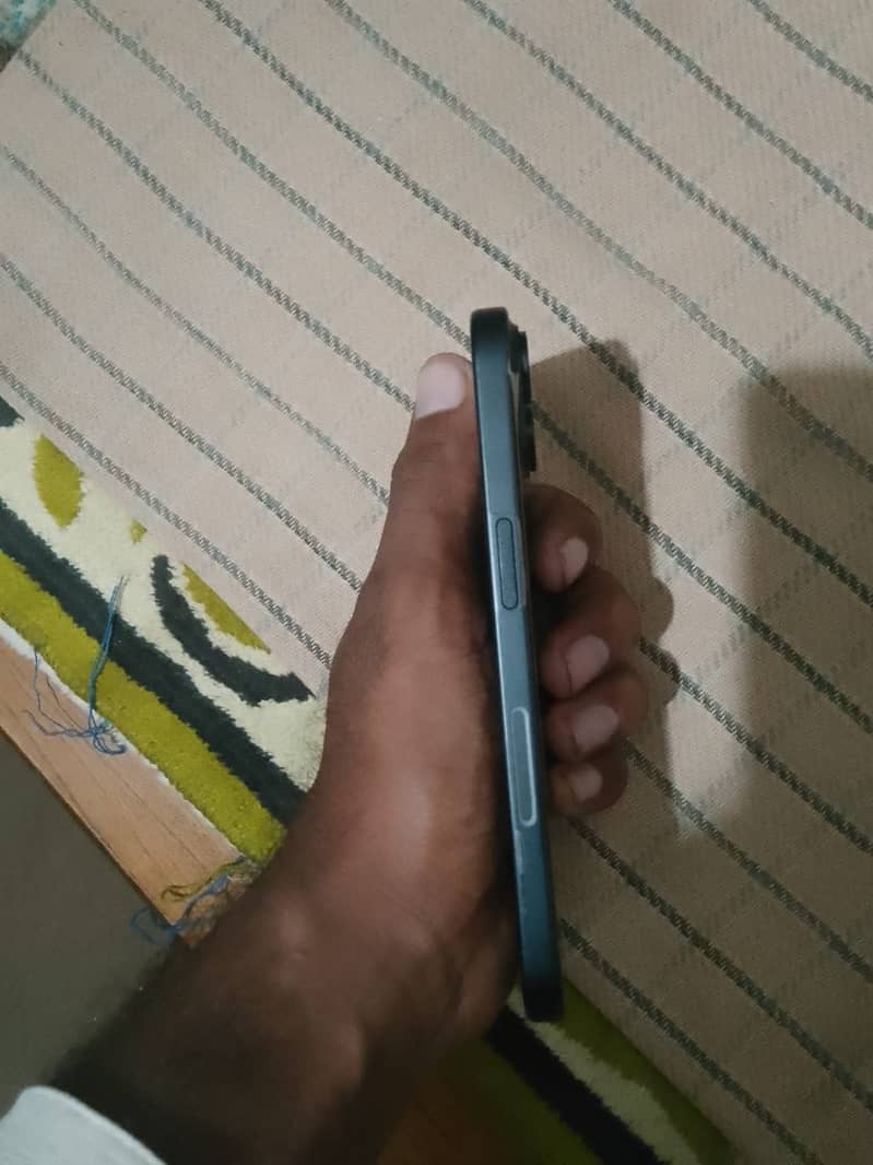 Apple iPhone 15 2