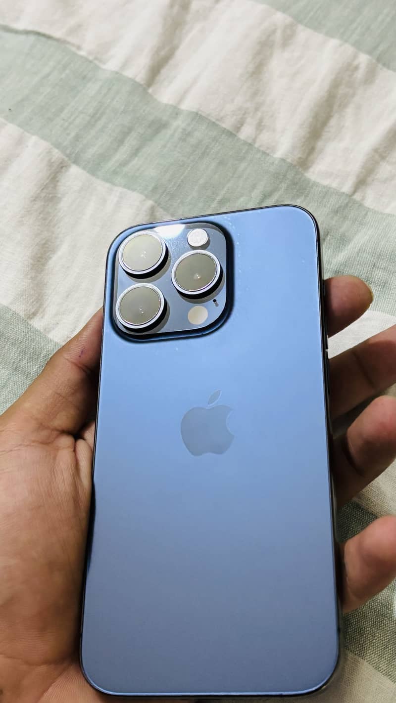 Apple iPhone 15 Pro 0
