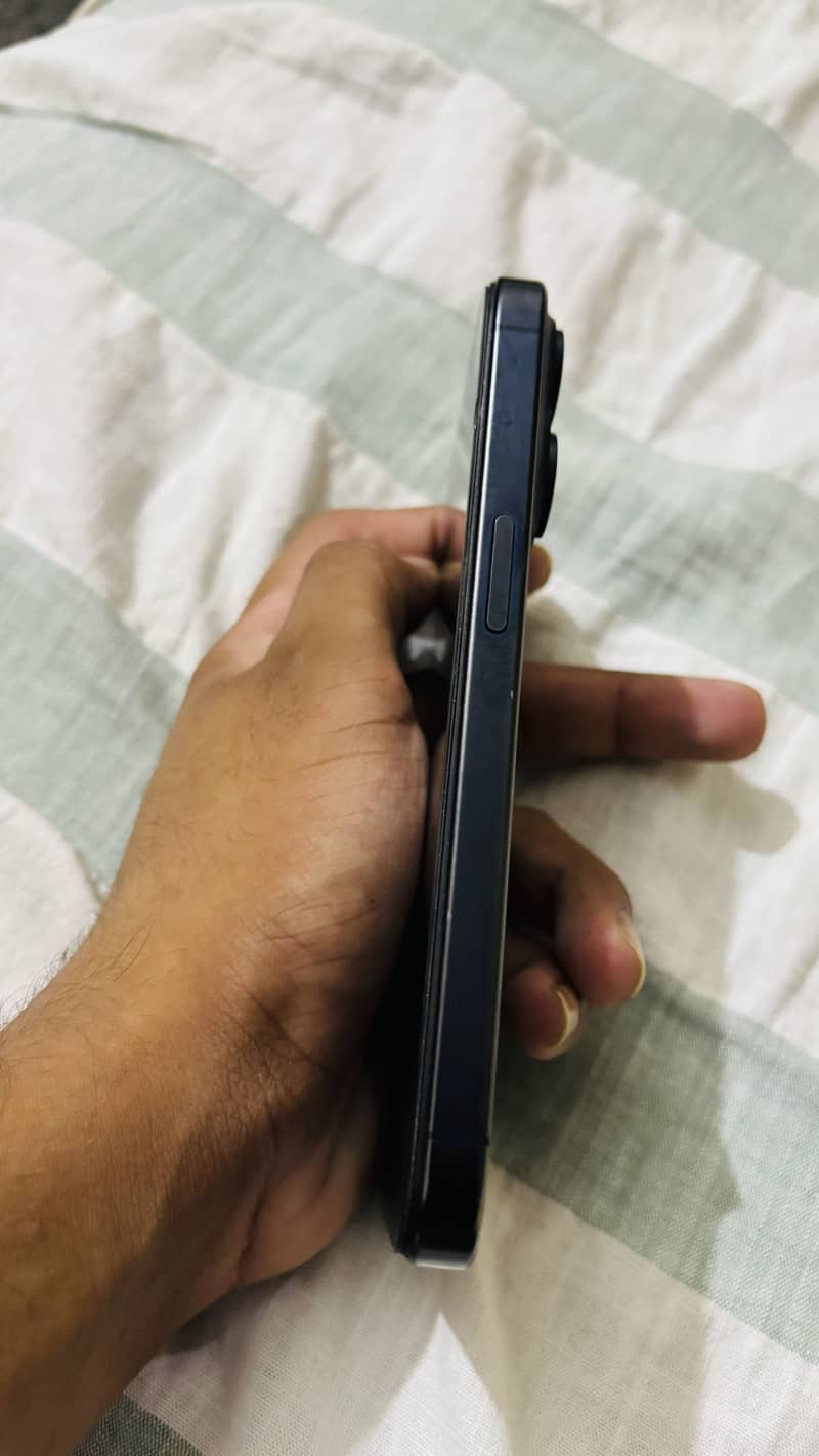 Apple iPhone 15 Pro 4