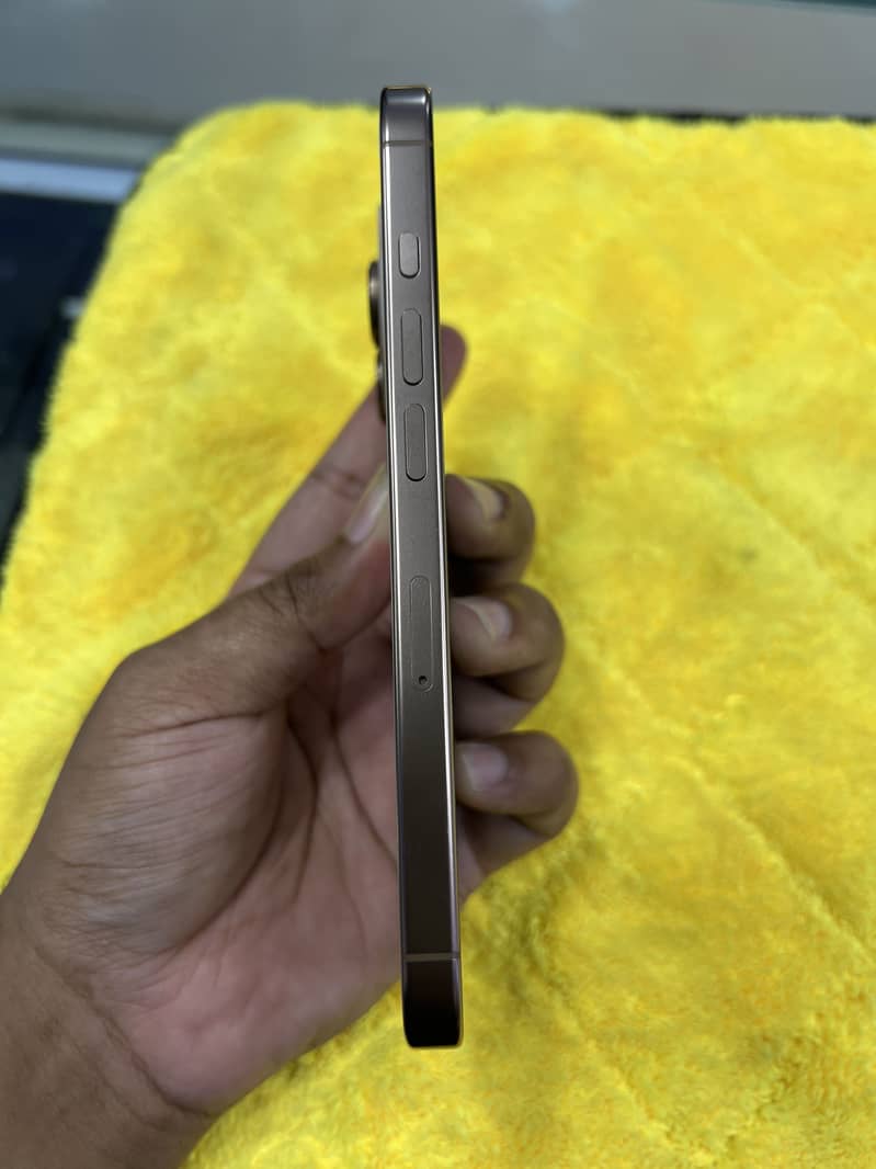 Apple iPhone 16 Pro 1