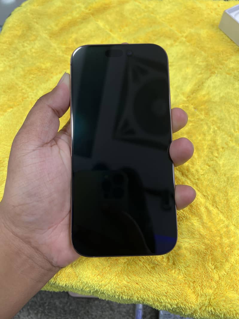 Apple iPhone 16 Pro 2