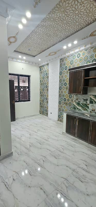 1 kanal vvip double story house awialable for Rent