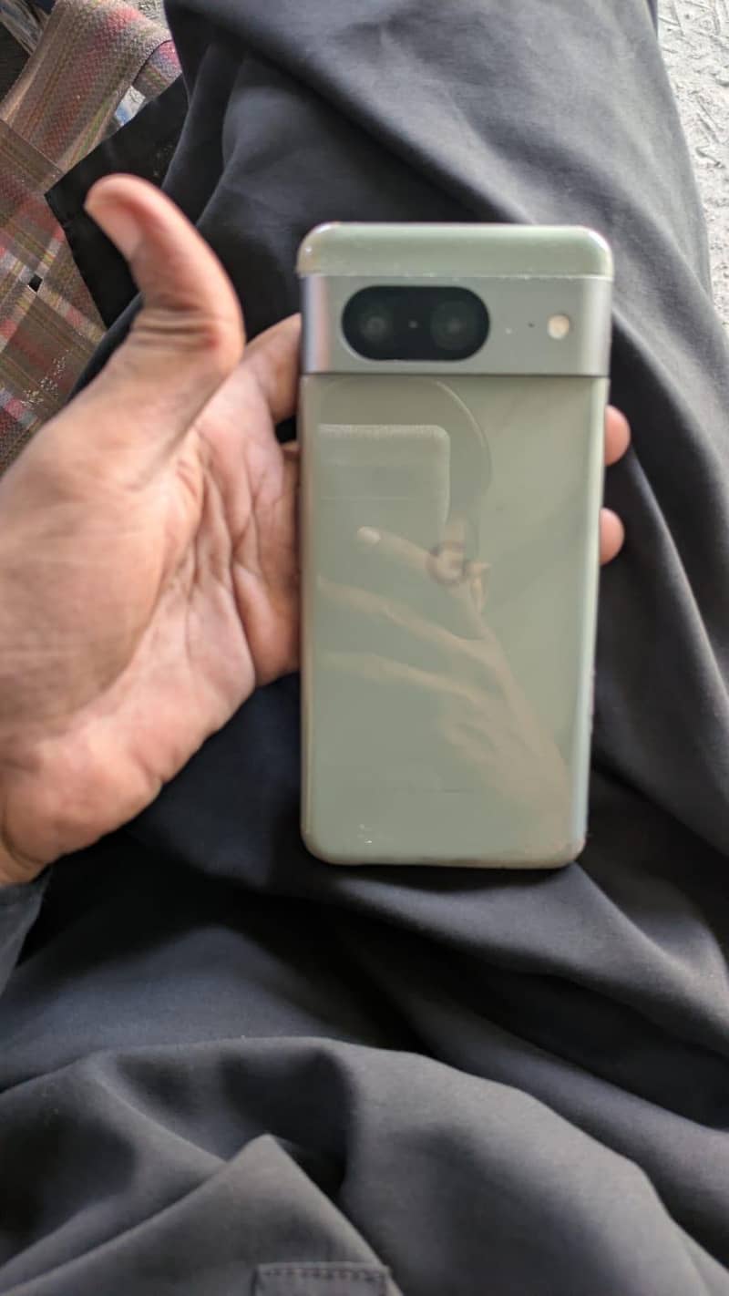 Google Pixel 8 1