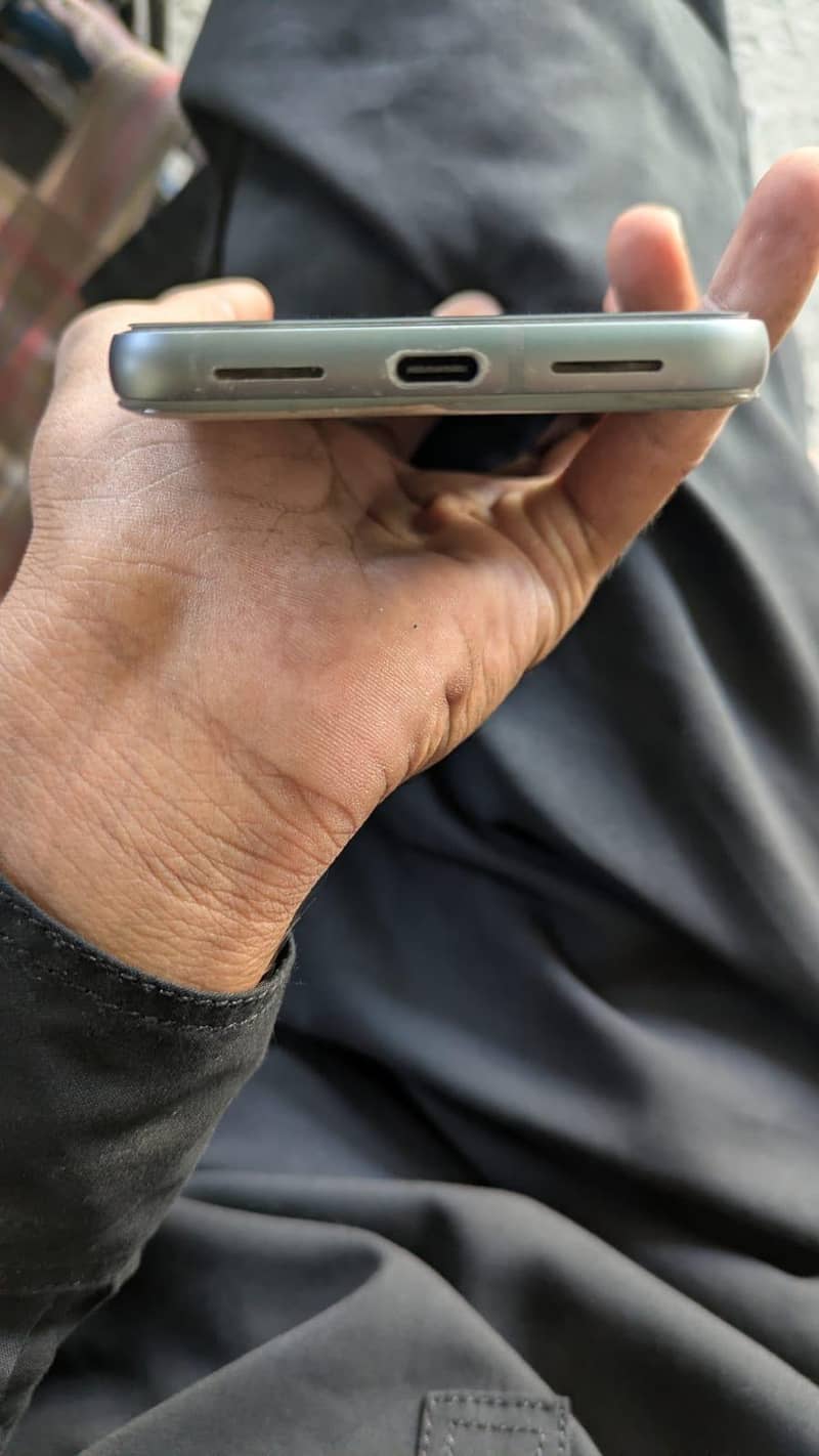 Google Pixel 8 4