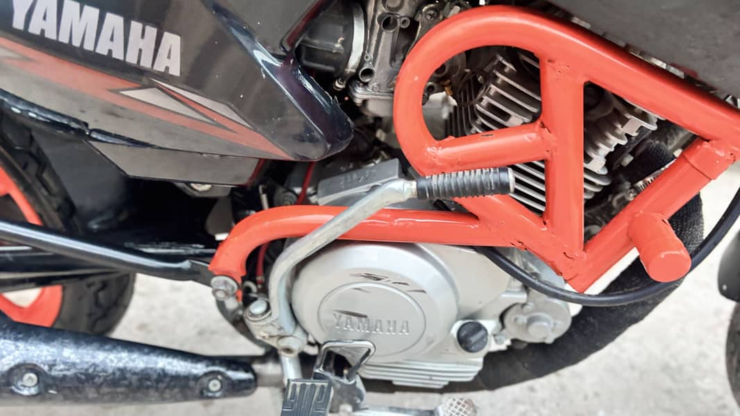 Ybr125 ESD 4