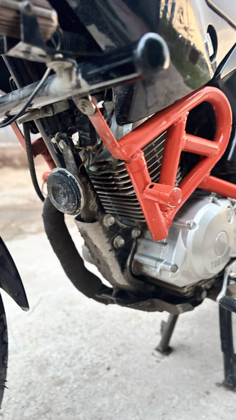Ybr125 ESD 8