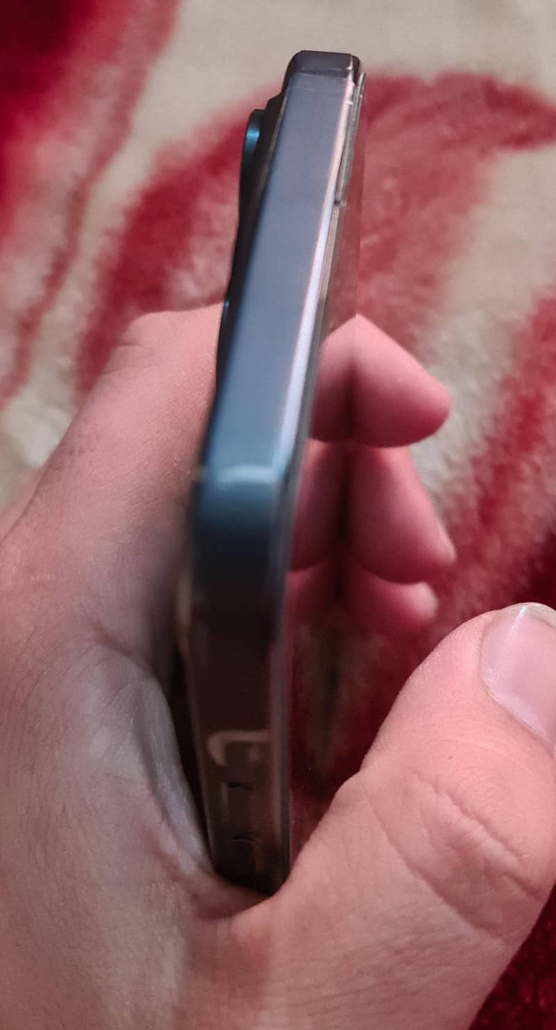 Apple iPhone 15 Pro Max 4
