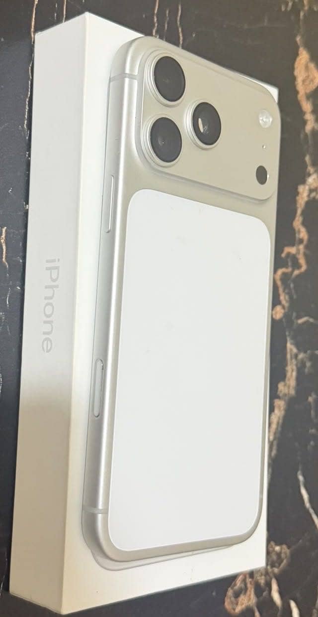 Apple iPhone 17 Pro Max 0