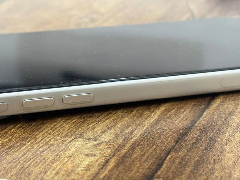 Apple iPhone 17 Pro Max 4