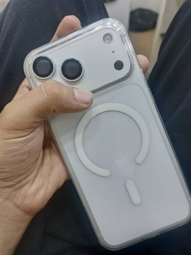 Apple iPhone 17 Pro Max 1