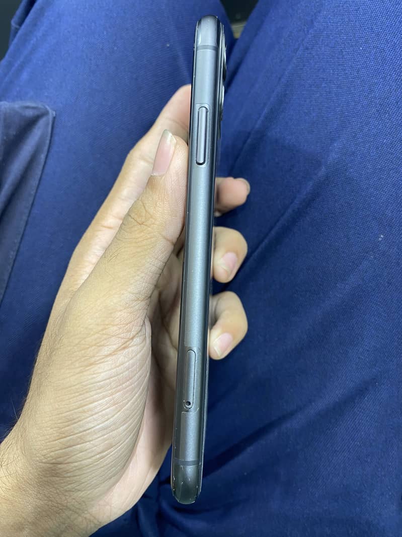 Apple iPhone 11 3
