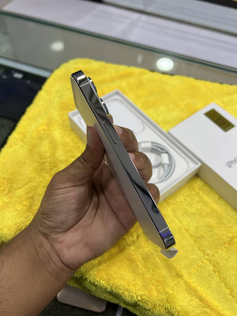 Apple iPhone 14 Pro 2