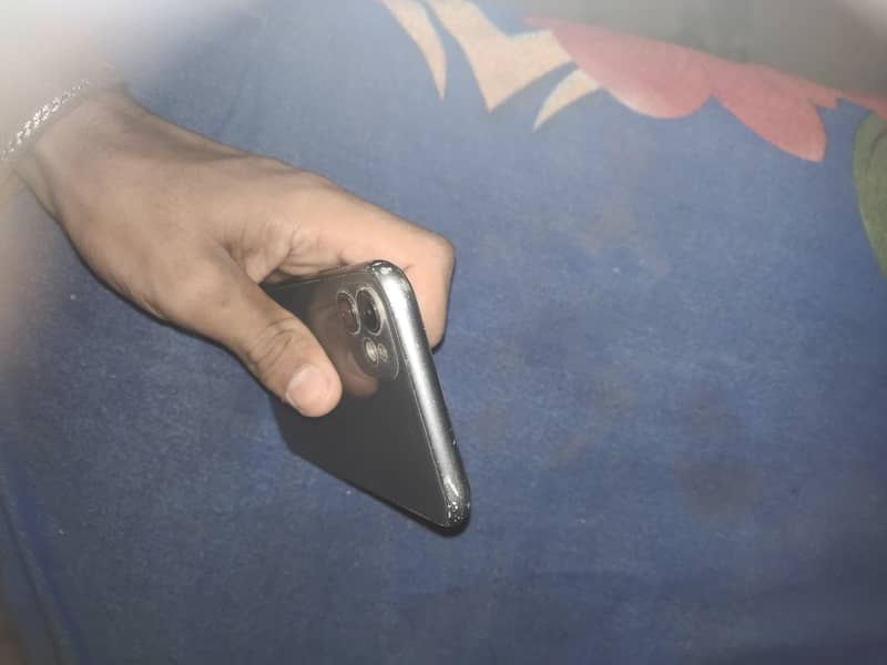 Apple iPhone 11 3