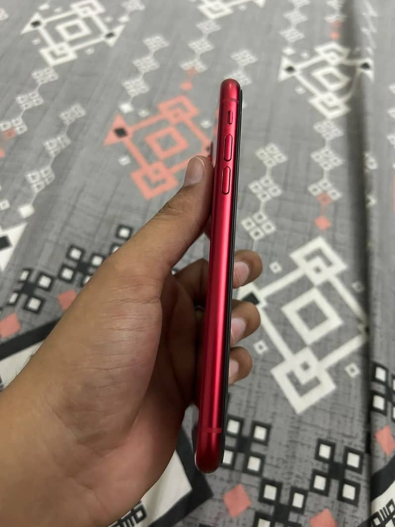 Apple iPhone 11 4