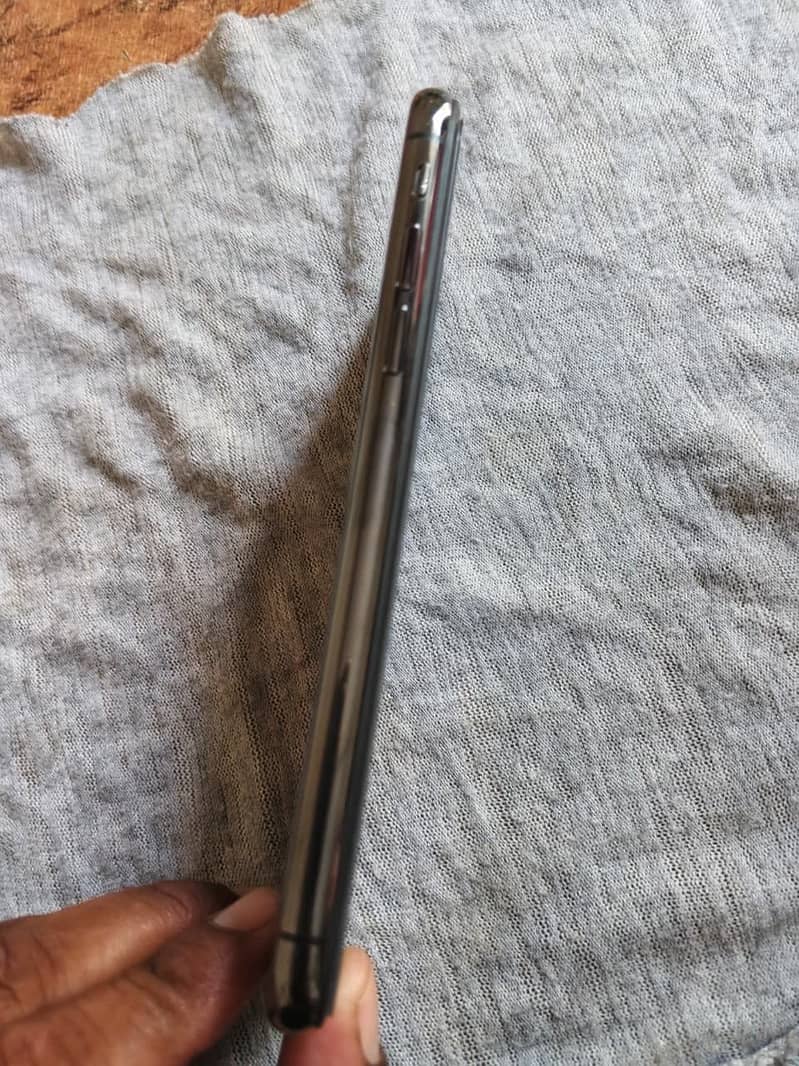 Apple iPhone X 4