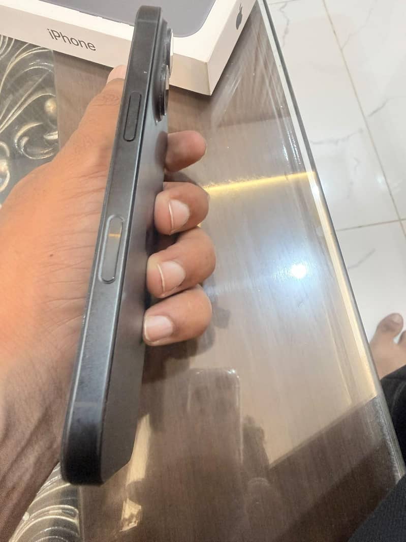 Apple iPhone 16 0