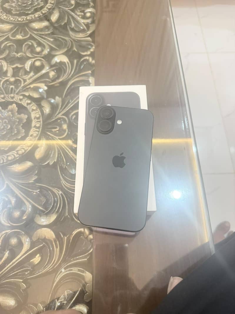 Apple iPhone 16 3