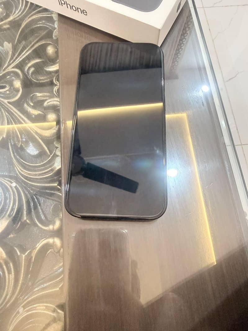 Apple iPhone 16 6