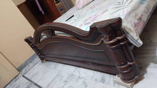 I am selling bed