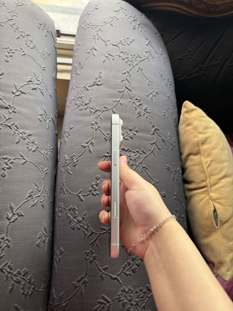 Apple iPhone 17 Pro Max 4