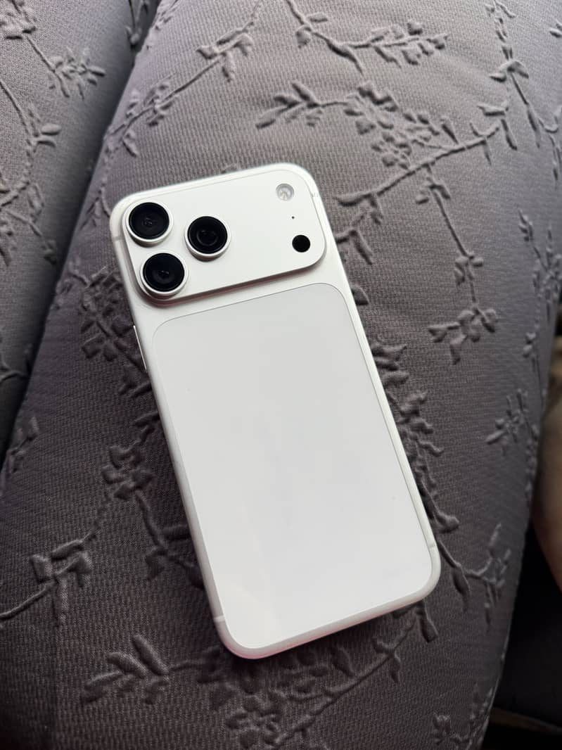 Apple iPhone 17 Pro Max 5