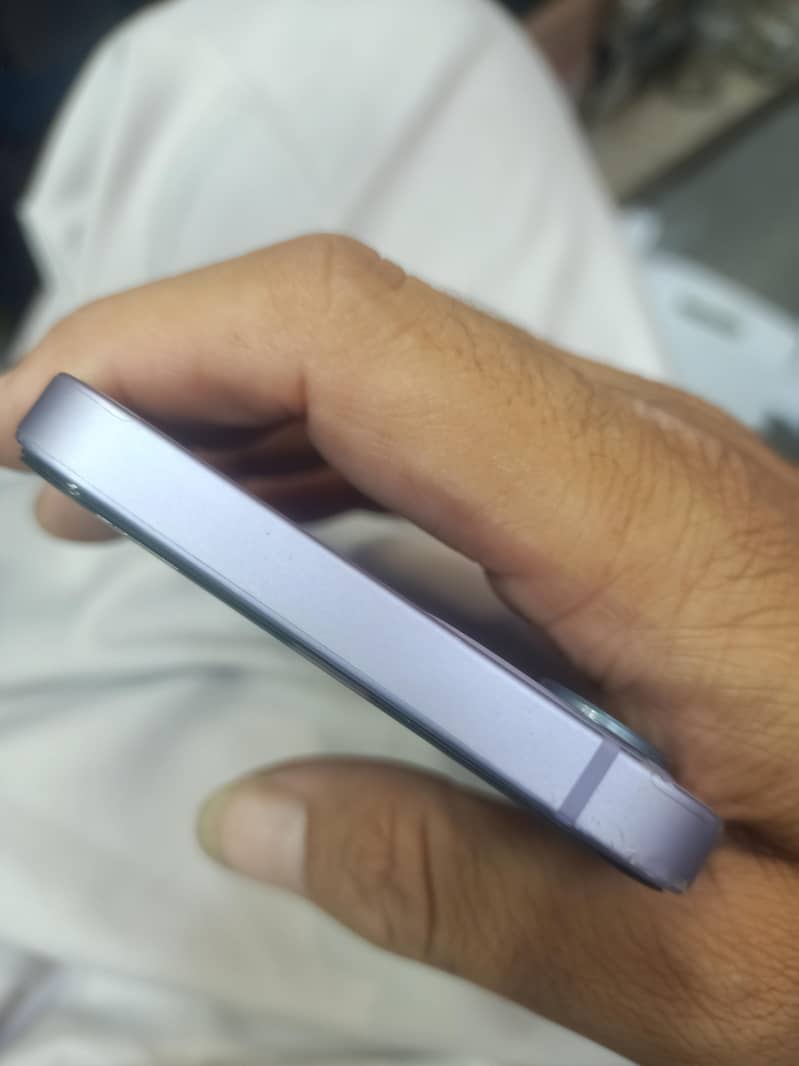Apple iPhone 12 4