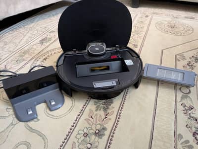 Robot vacuum cleaner For sale. Model ECOVAX DEEBOT   DX5G. RS 40000