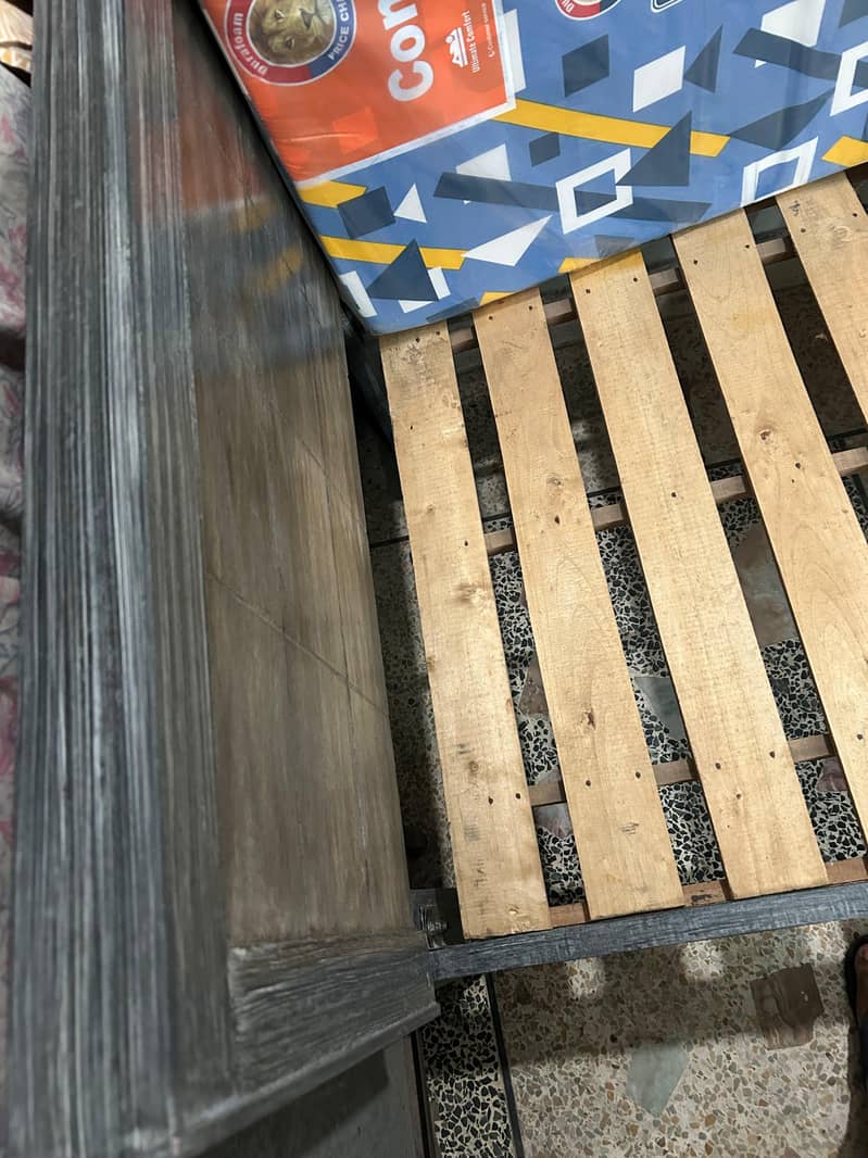 single bed with mattress 0