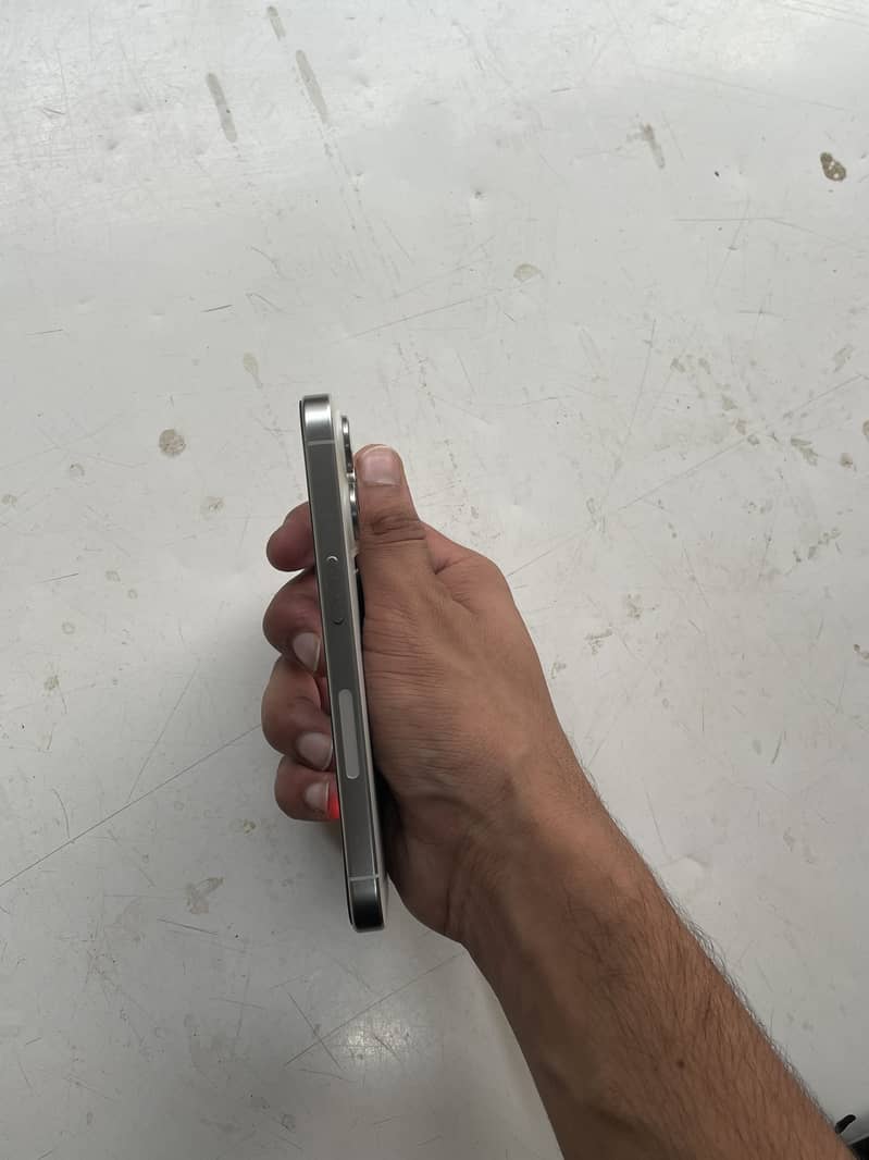 Apple iPhone 15 Pro 2