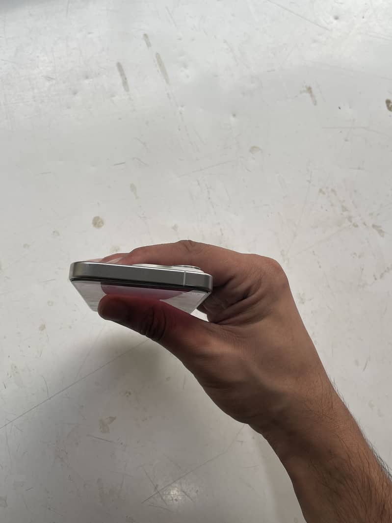 Apple iPhone 15 Pro 3