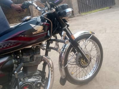 Honda 24 mudil paka saf halat min hi zeyda chla howa ni hi Ghar khirh