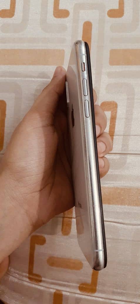 Apple iPhone X 4