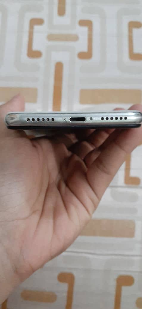 Apple iPhone X 5