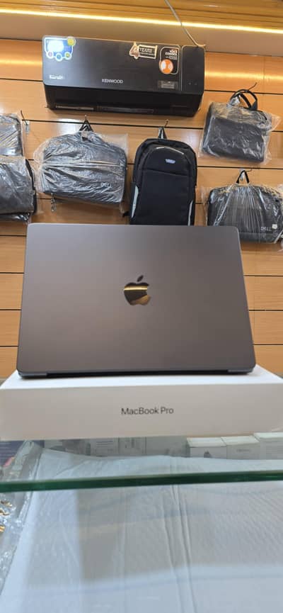 Apple Macbook Pro M5 Chip 14-inch (2026)