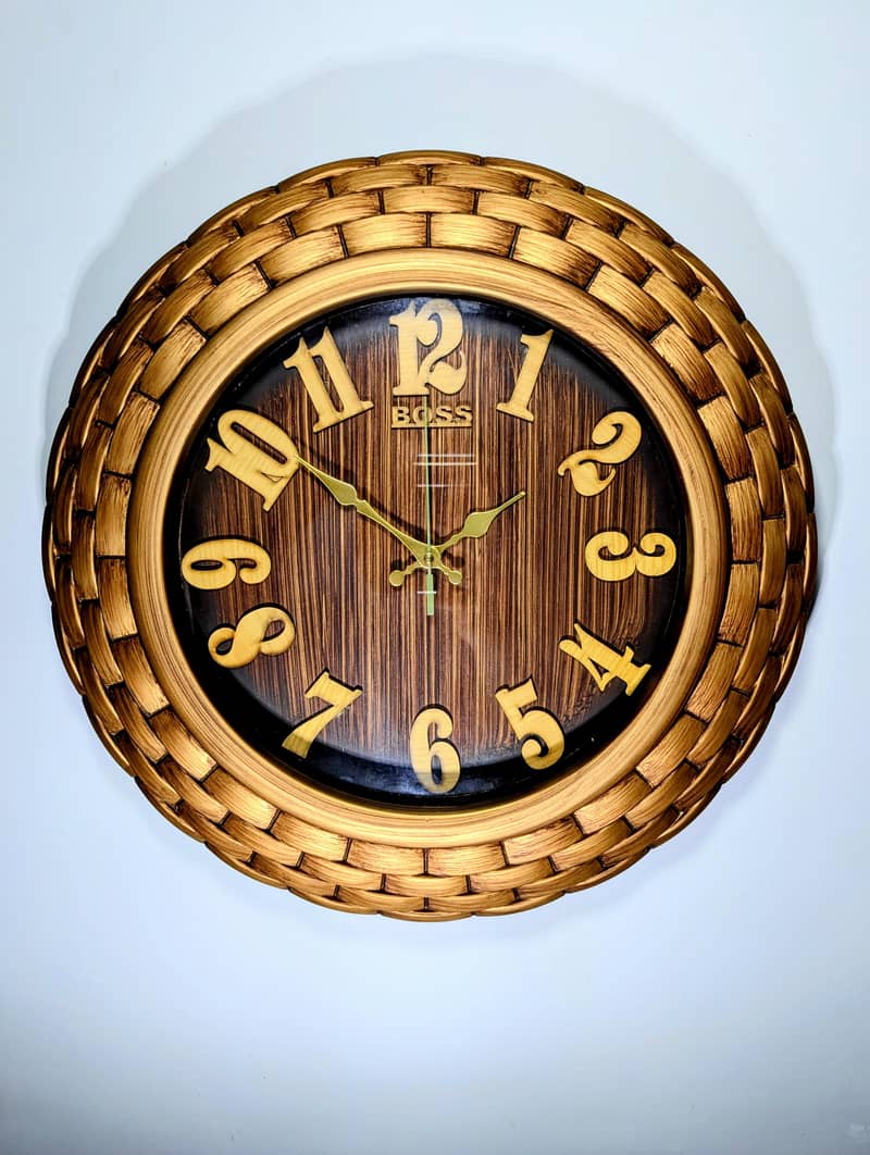 IMPORTED WALL CLOCK 0