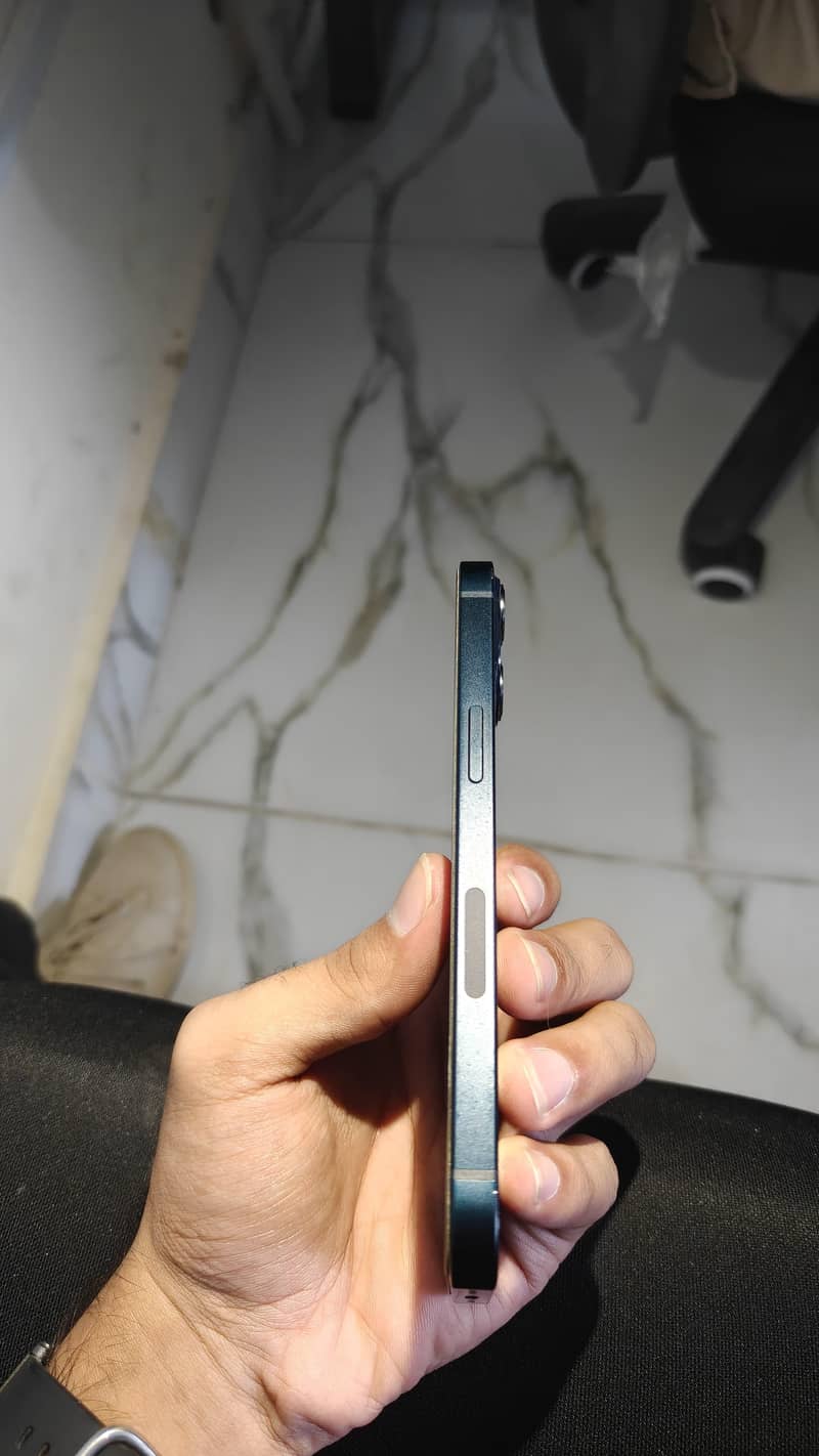 Apple iPhone 13 4