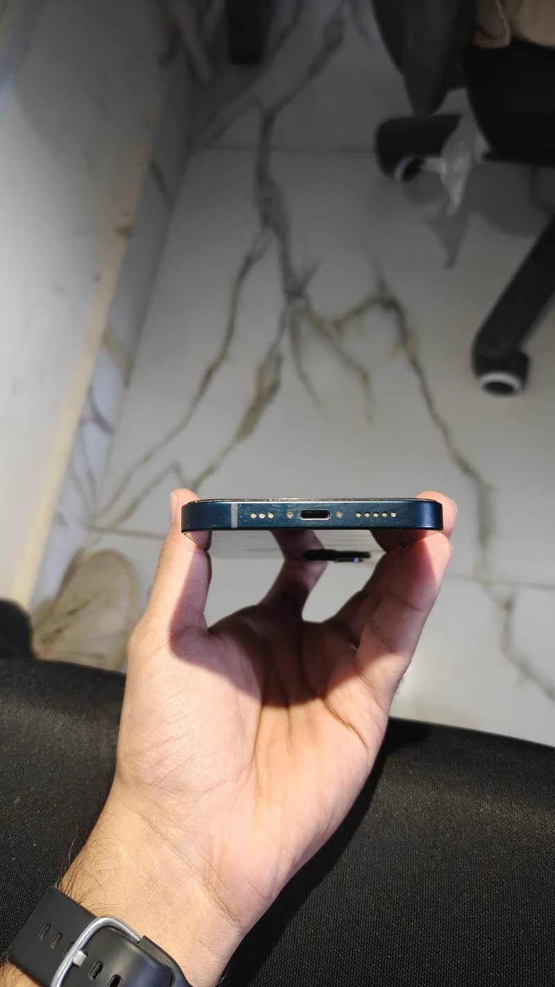 Apple iPhone 13 5