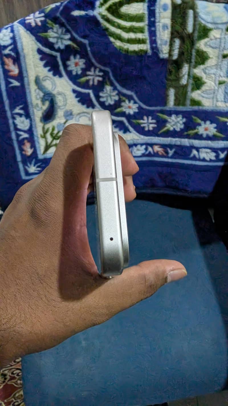 Google Pixel 9 4