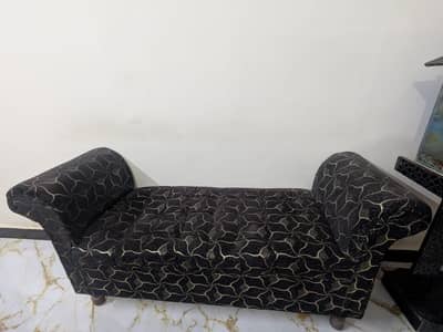 side sofa with 2 puffies