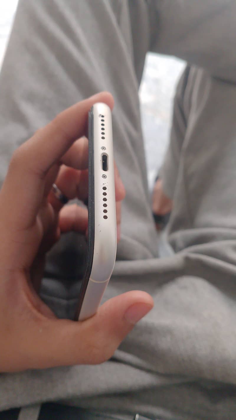 Apple iPhone 11 3