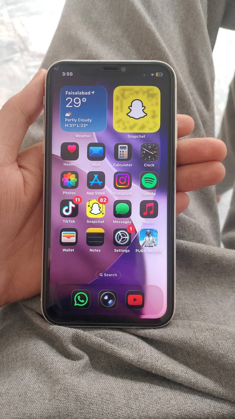 Apple iPhone 11 4