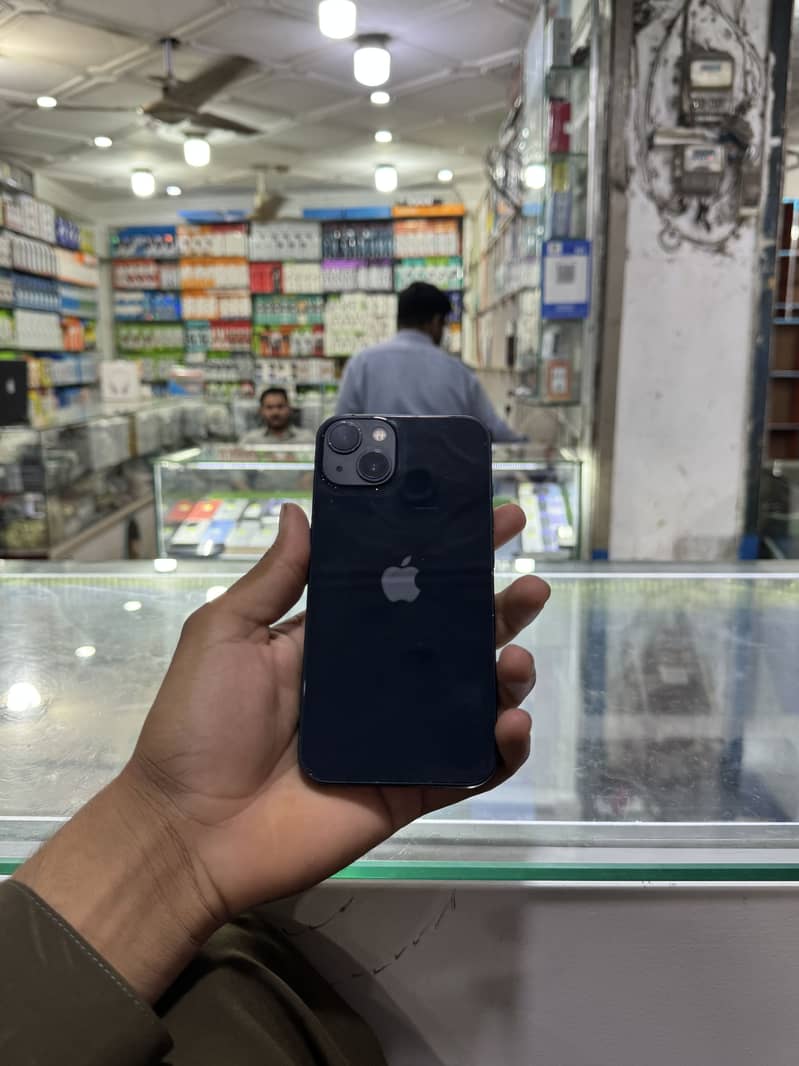 Apple iPhone 13 4